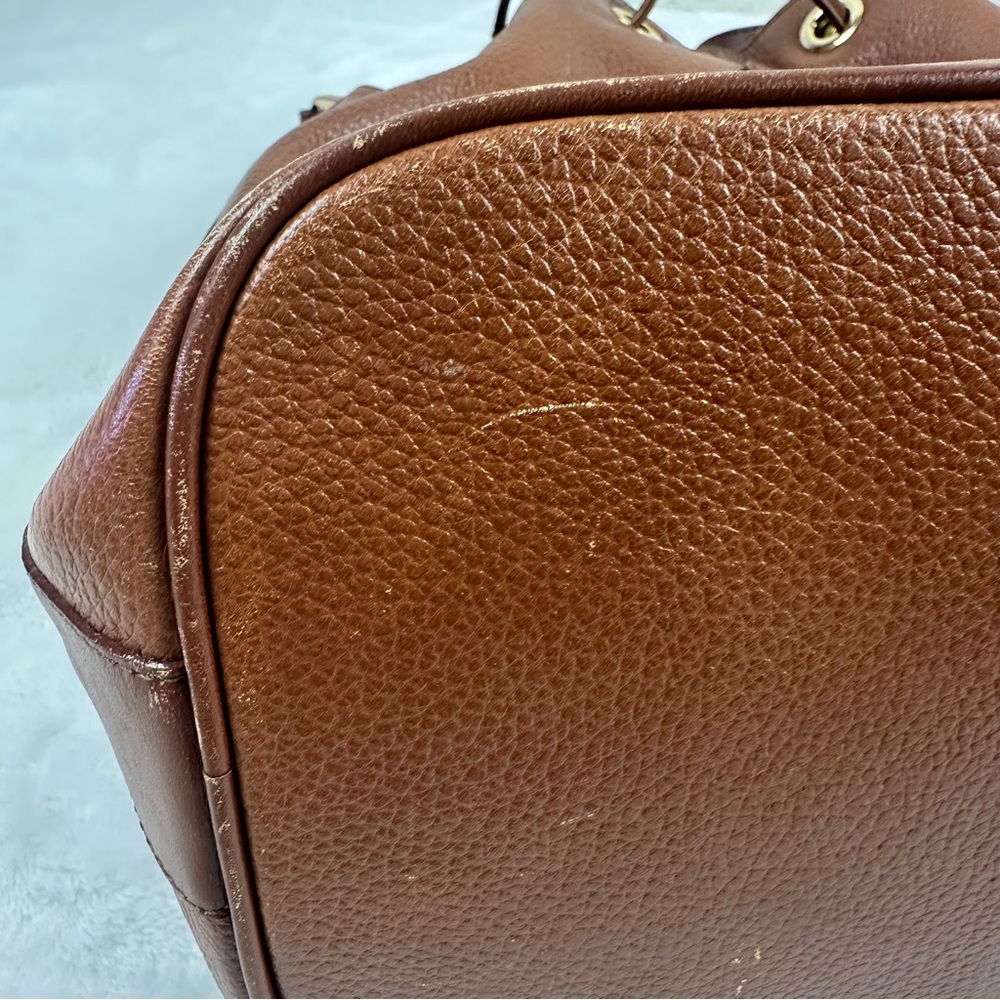 Burberry Brown Bucket Bag with Luxurious Leather Finish - Picture 14 of 15